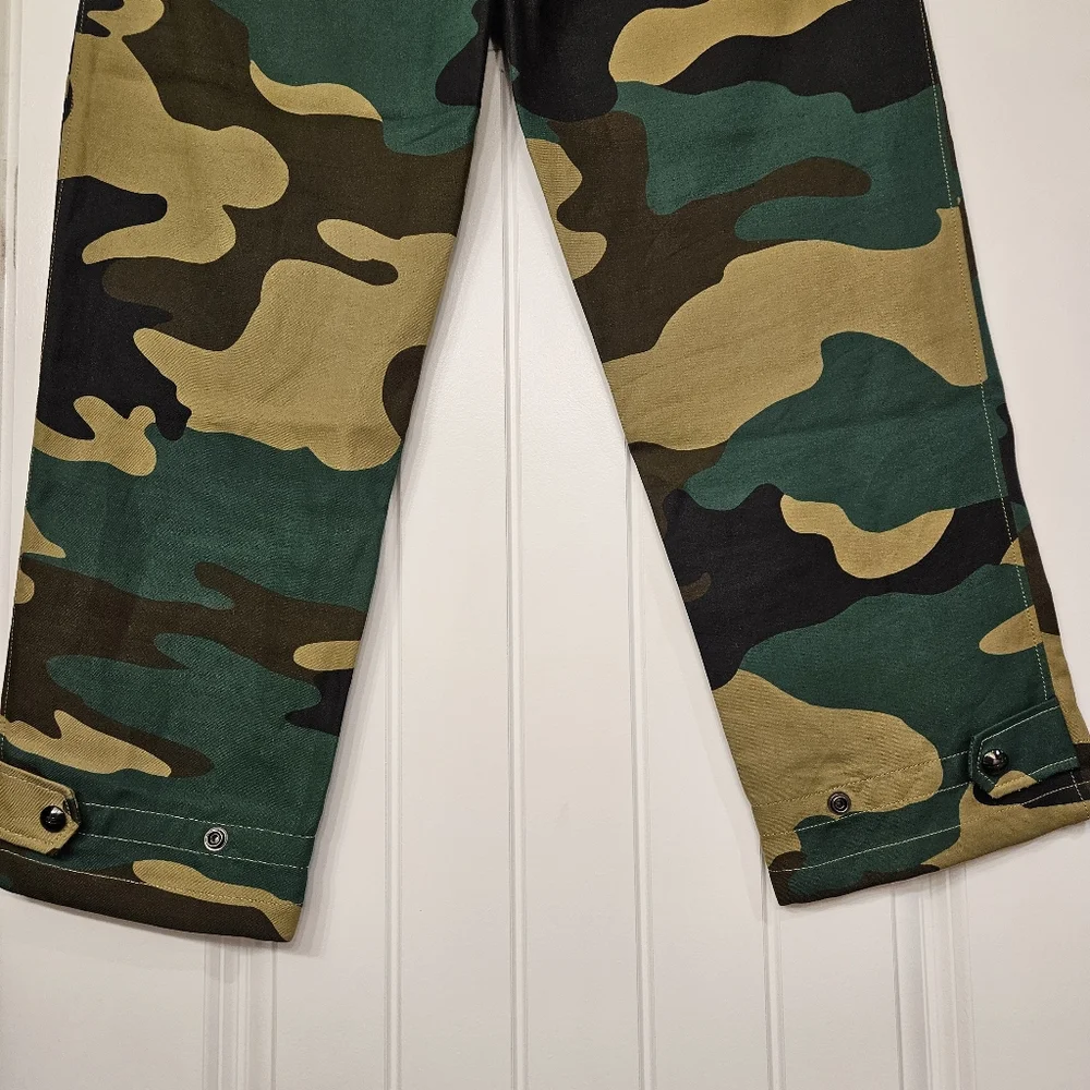 Burberry London Camo High Rise Straight Leg Cropped Pants D-Ring US 6